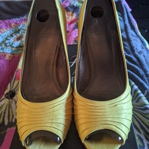 Sunshine Yellow Pumps